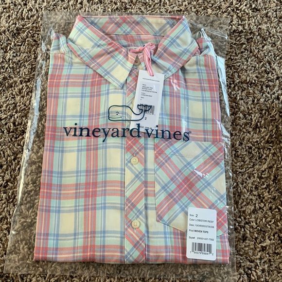 Lot of 2 Vineyard Vines button down shirts - Picture 2 of 8